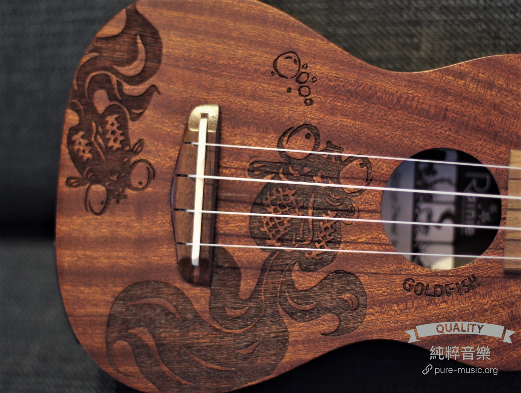 Rainie SCG-01-EQ 21吋烏克麗麗(可插電) 桃花心木 全單板 金魚雕刻:圖片 3